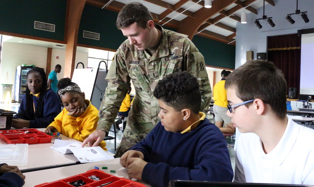 ‘Can Do’ Soldiers, students build Lego robot car for science