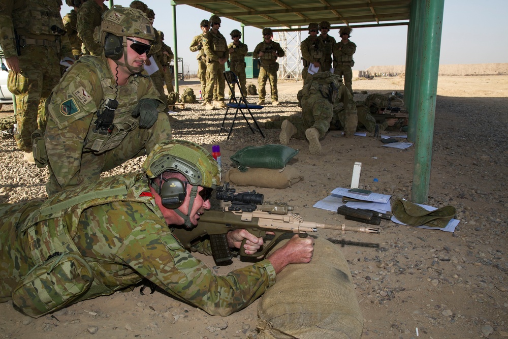 Australian Chief of Army Visits Troops in Iraq