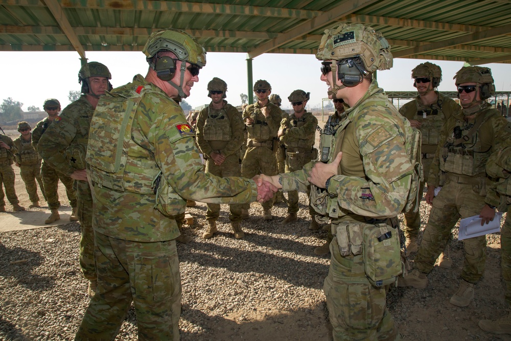 Australion Chief of Army Visits Troops in Iraq