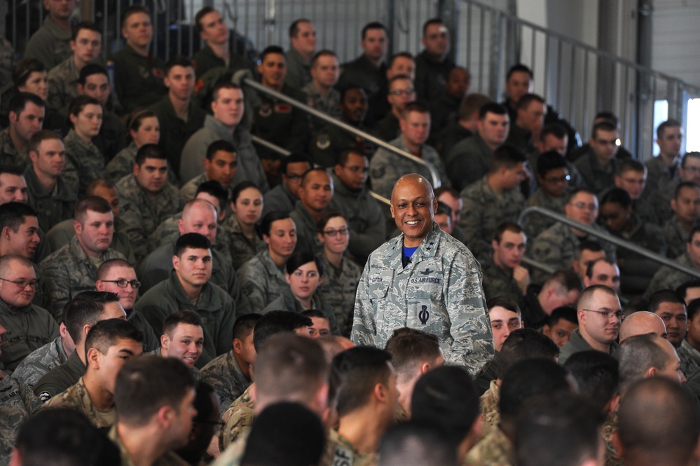 20th AF Commander visits Minot AFB