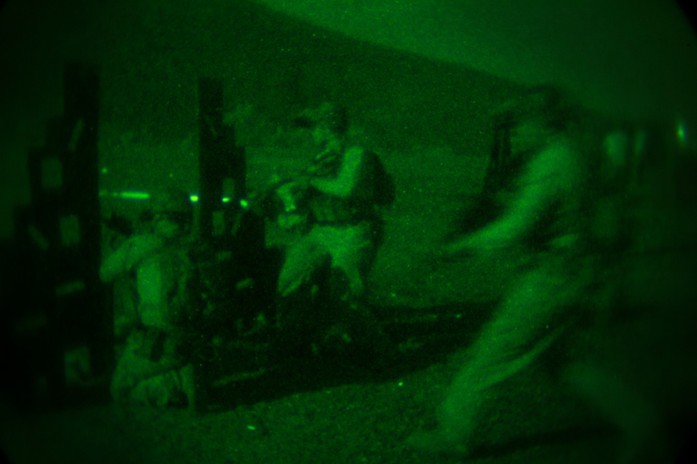 Marines strike from the shadow during close-quarter tactics course