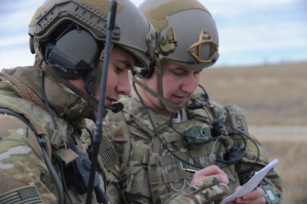 Joint training exercise focuses on personnel recovery during Combat Raider