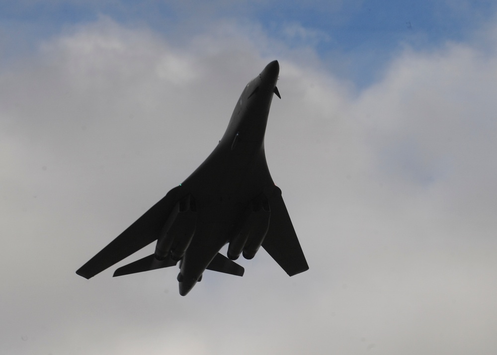 Joint training exercise focuses on personnel recovery during Combat Raider