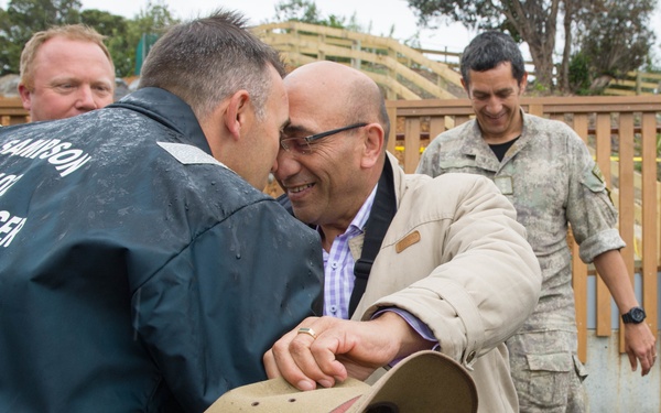 USS Sampson (DDG 102) offers to assist Kaikoura, NZ