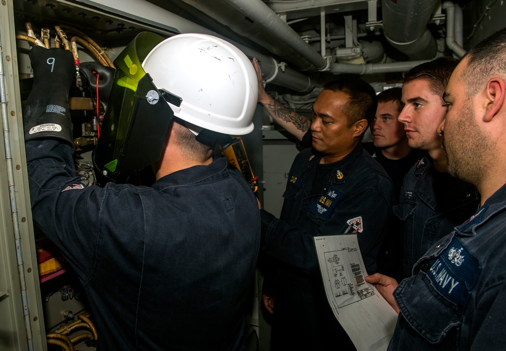 Sailor's Perform Electrical Maintenance