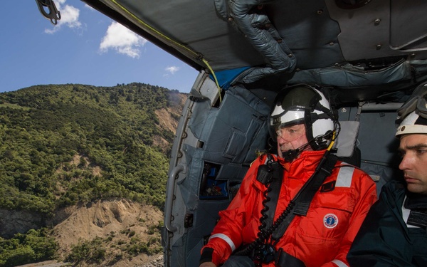 USS Sampson (DDG 102) assists Kaikoura, NZ