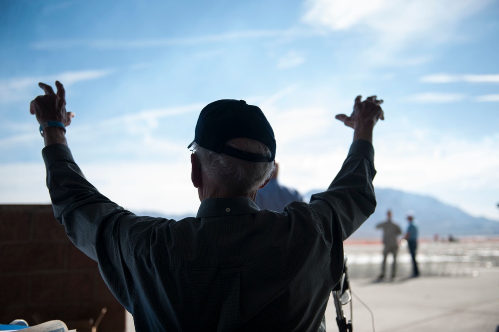 Pearl Harbor survivor tells story: visits Aviation Nation