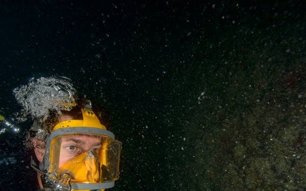 CTG 56.1 Conducts Anti-Terrorism Force Protection Dive