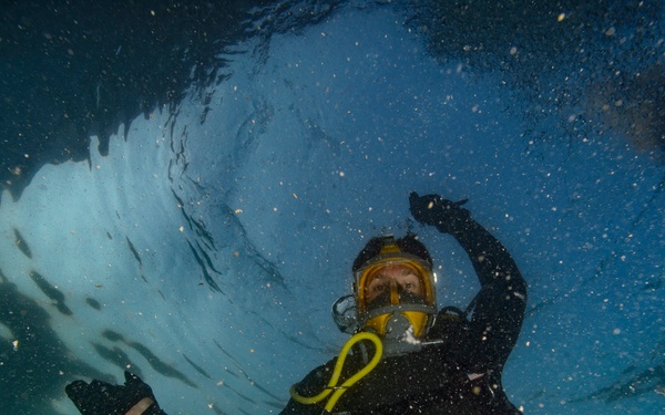 CTG 56.1 Conducts Anti-Terrorism Force Protection Dive