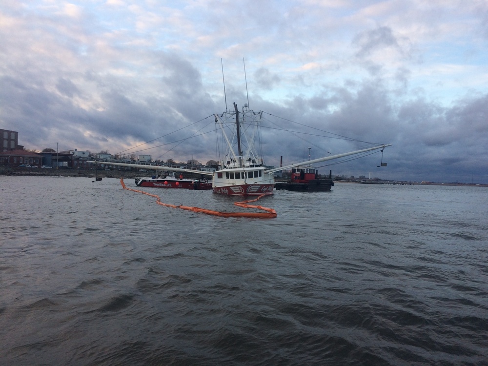 COAST GUARD, LOCALS SAVE 6 FROM BOAT SINKING OFF NEW BEDFORD, MA