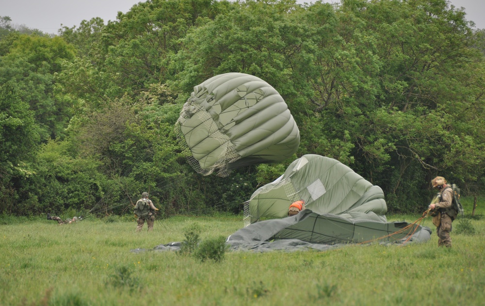 D-Day 72: Flying Jennies interact with living history