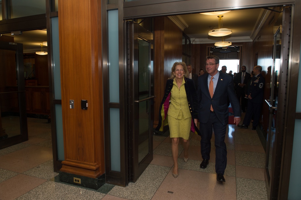 SD greets Dr. Jill Biden