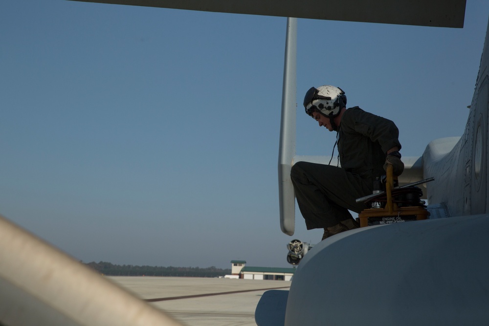 VMM 263 conducts external lift training