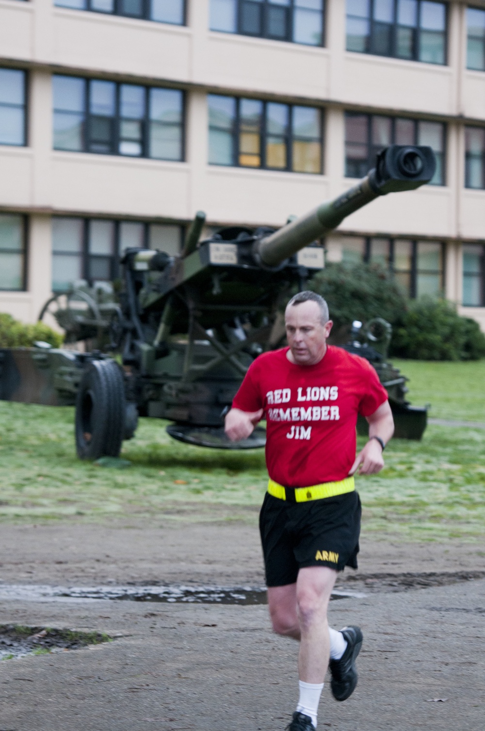 Soldiers run to remember honorary regimental CSM