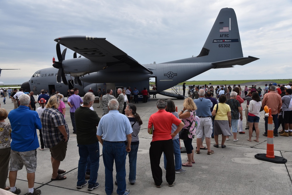 Hurricane Hunters, NOAA promote hurricane preparedness