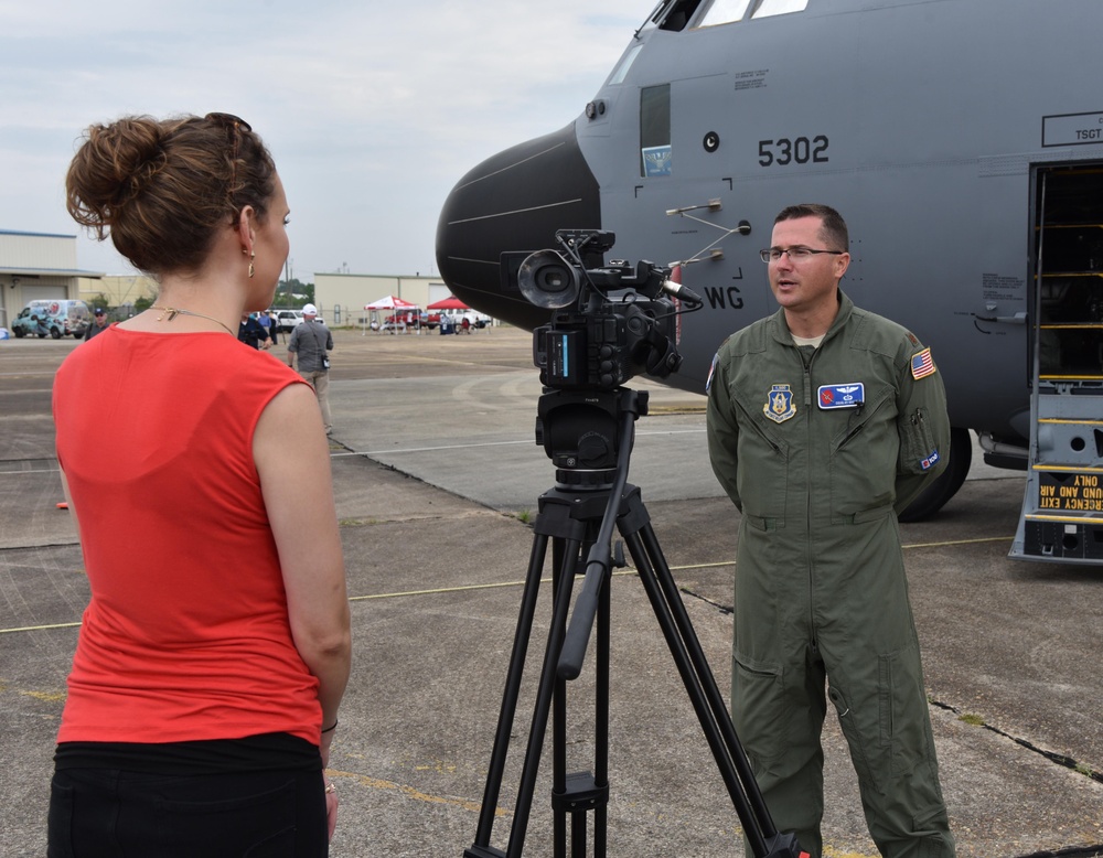 Hurricane Hunters, NOAA promote hurricane preparedness