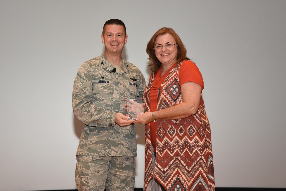 Wing commander recognizes outstanding Airmen, discusses wing events