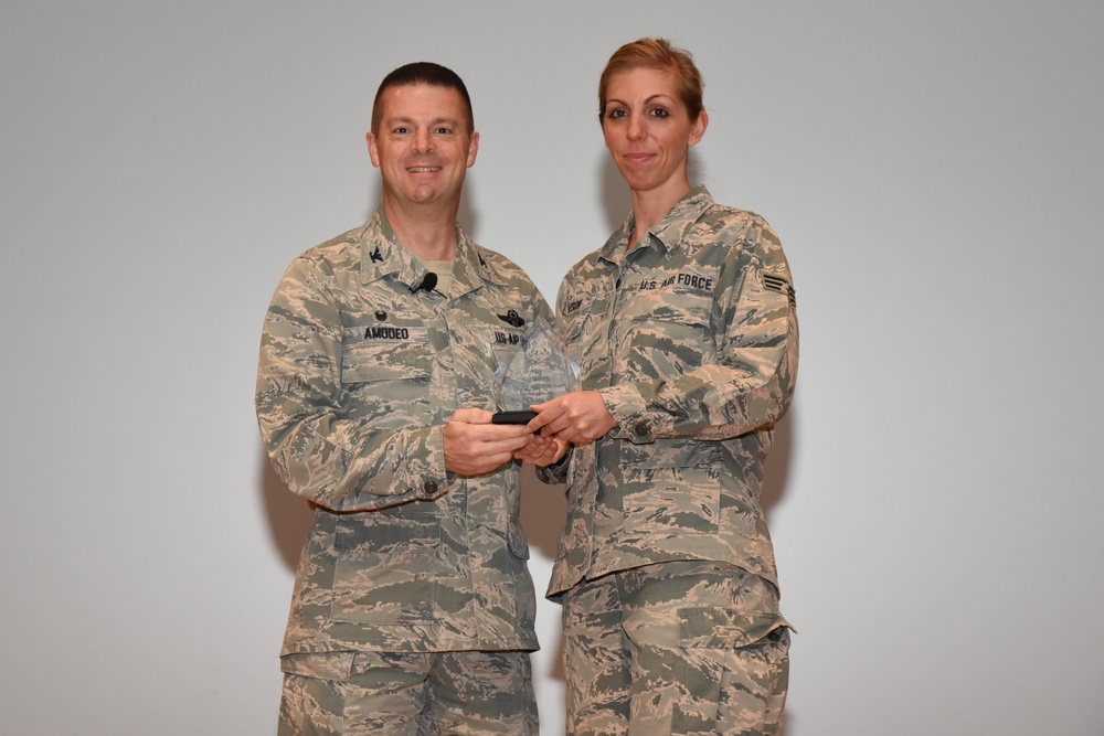 Wing commander recognizes outstanding Airmen, discusses wing events