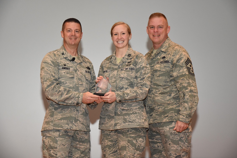Wing commander recognizes outstanding Airmen, discusses wing events