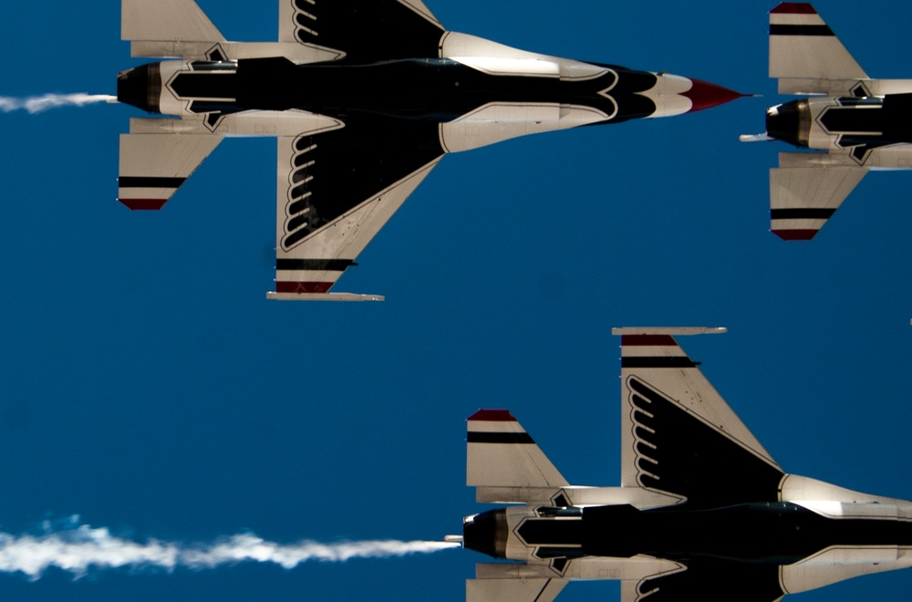 Thunderbirds perform in last show of the year