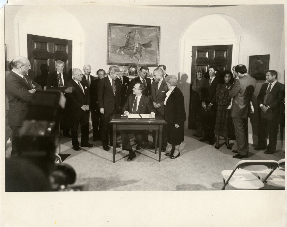 Signing ceremony for "End Hunger" With Former President G. Bush Sr. - 1989