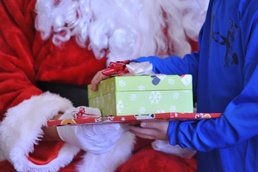 Santa visits 403rd Wing