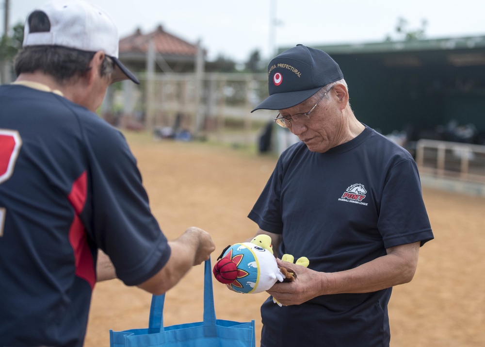 A Home Run: Allstars play Okinawa Prefectural Government