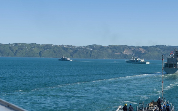 USS Sampson Anchors In Wellington, NZ