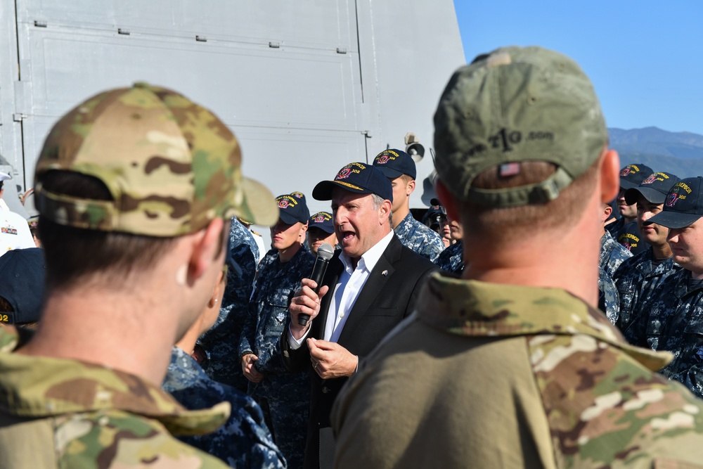 U.S. Ambassador to New Zealand Visits USS Sampson In Wellington