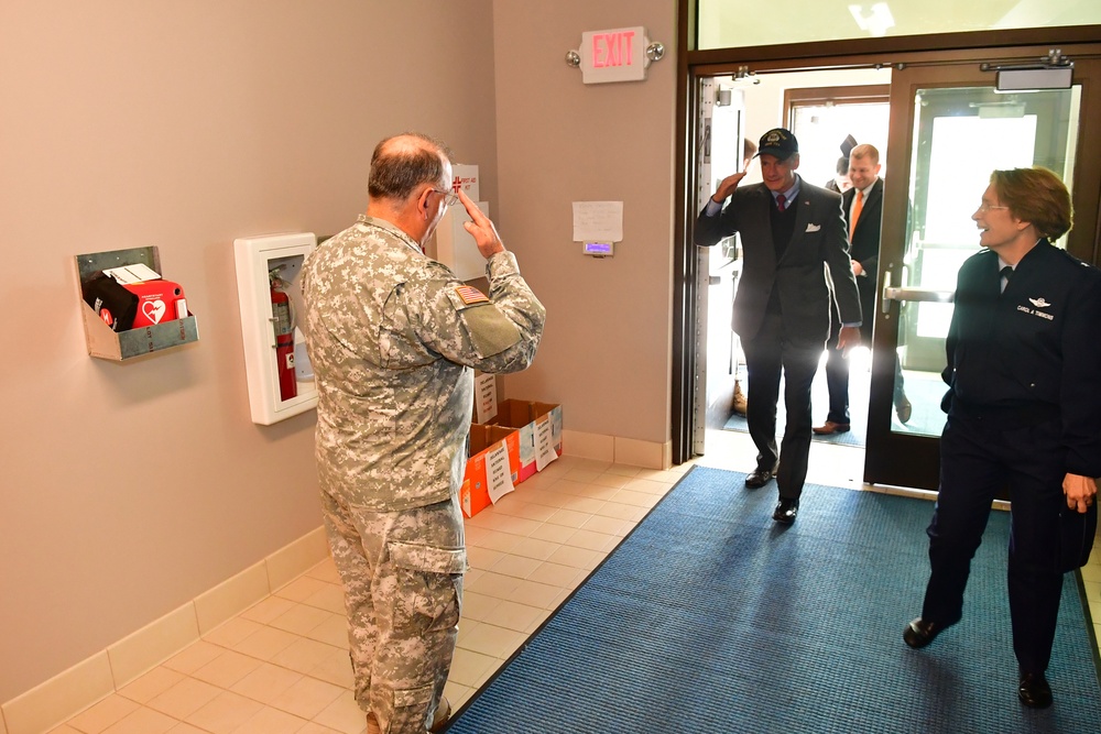 Senator Carper visits Delaware Air National Guard Base