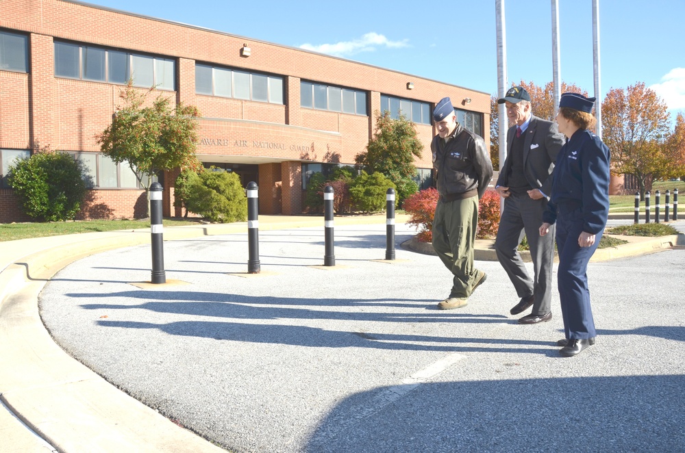 Senator Carper visits Delaware Air Natioanal Guard Base
