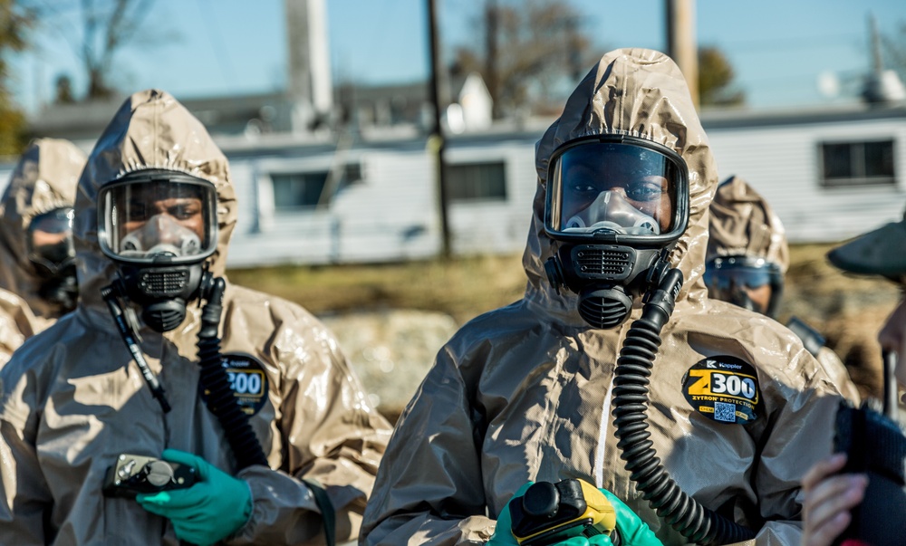 New York Army National Guard Chemical Soldiers train with New York City Police counterparts