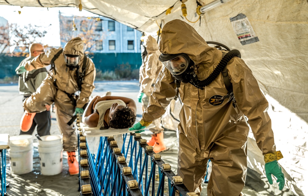 New York Army National Guard Chemical Soldiers train with New York City Police counterparts