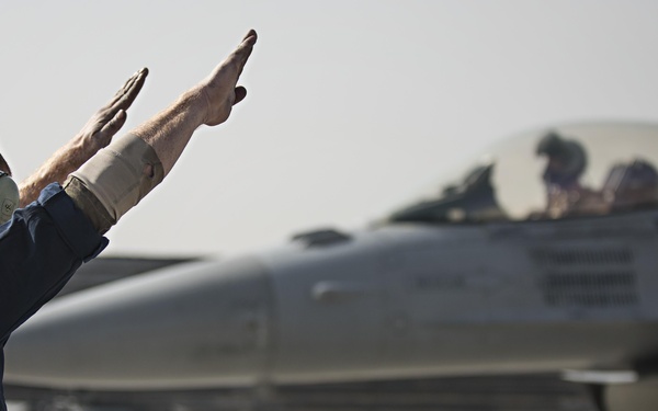 455th EAMXS keeps Vipers flying