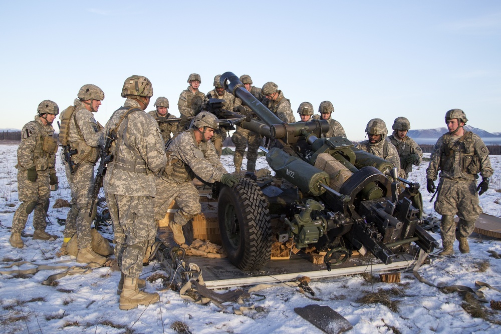 2-377 PFAR paratroopers fire the 105 mm howitzer