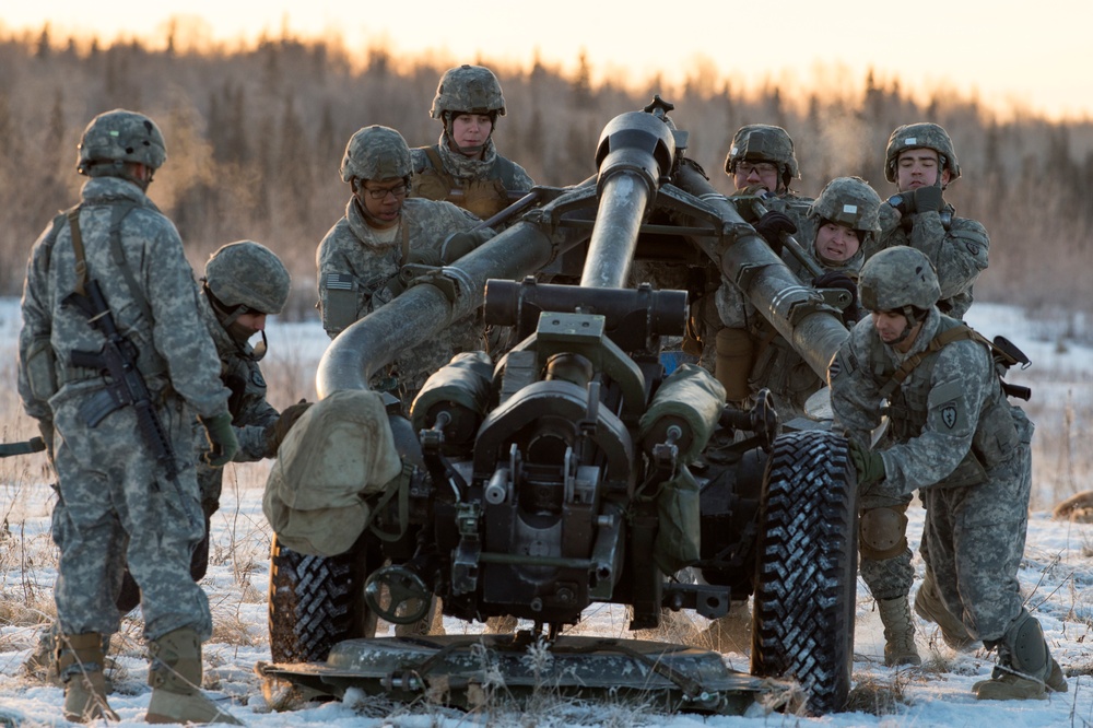 2-377 PFAR paratroopers fire the 105 mm howitzer