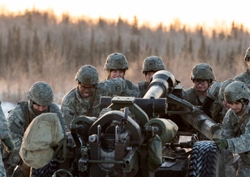 2-377 PFAR paratroopers fire the 105 mm howitzer