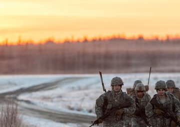 2-377 PFAR paratroopers fire the 105 mm howitzer