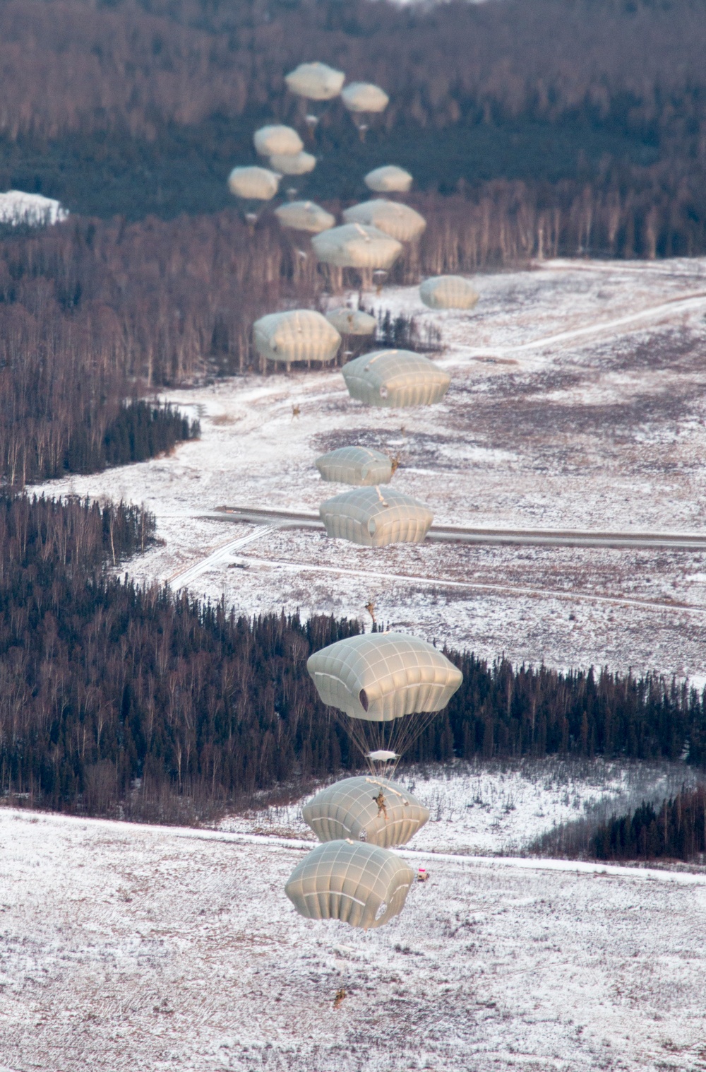 Paratroopers give back to local community