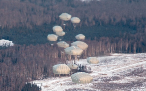 Paratroopers give back to local community