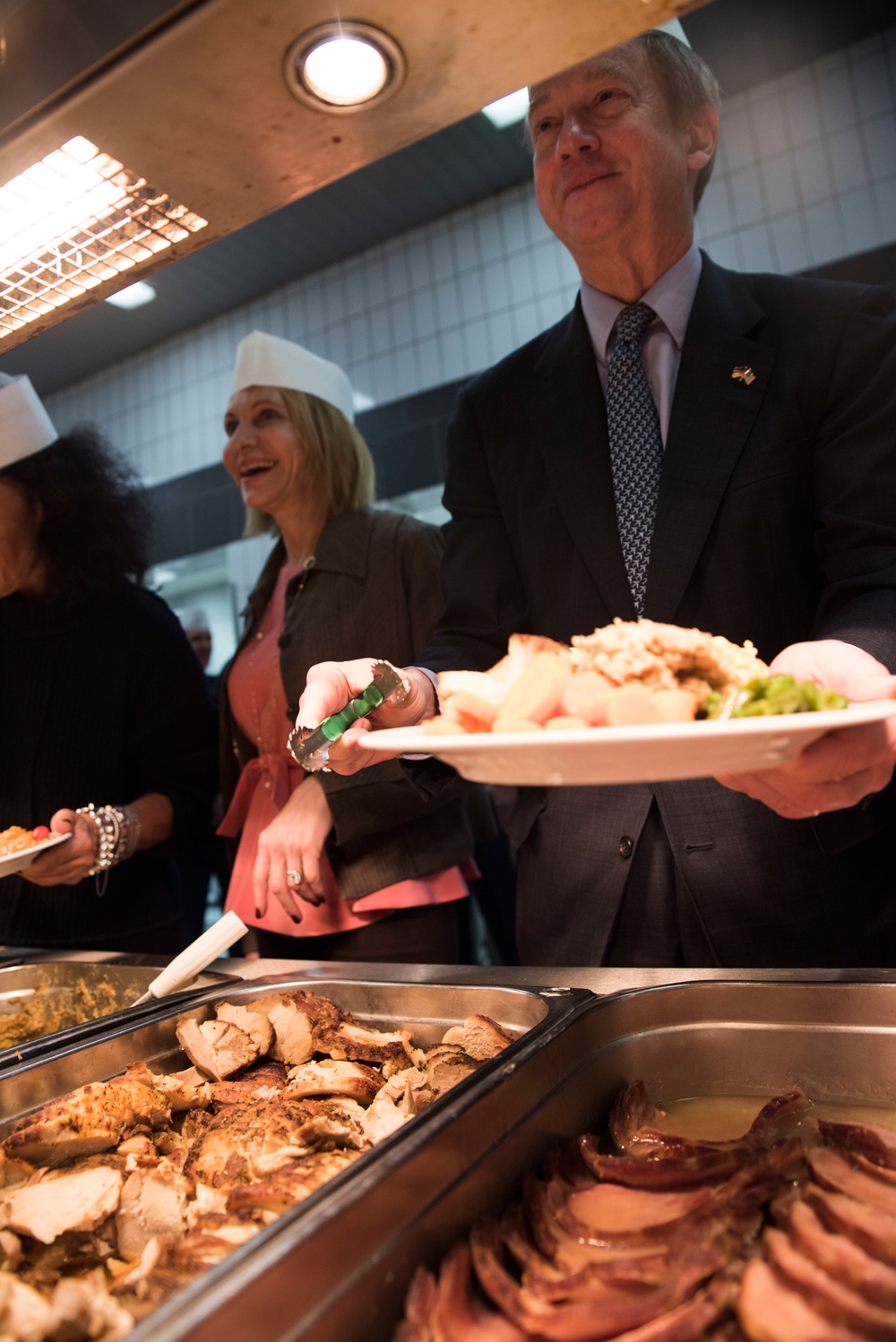 U.S. Ambassador to Germany visits Clay Kaserne for Thanksgiving