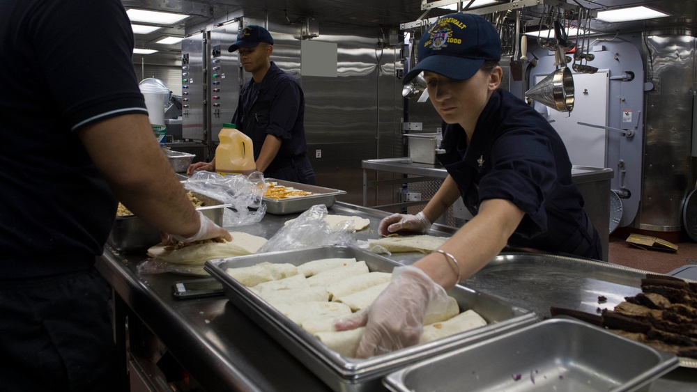 USS Zumwalt Sailors prepare lunch