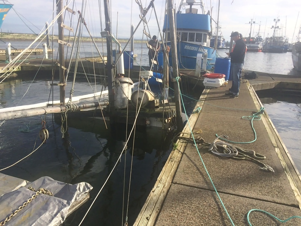 Coast Guard, Washington State Department of Ecology respond to sunken vessel in Westport, Wash.
