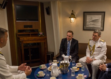 NZ Prime Minister visits USS Sampson
