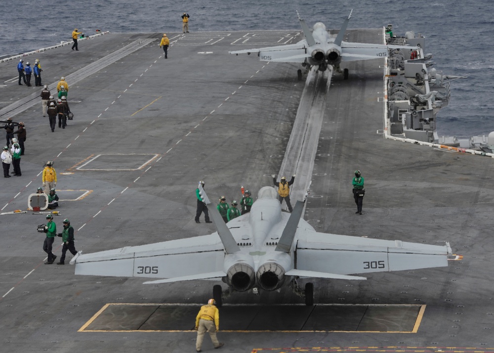 Planes on flight deck of Nimitz