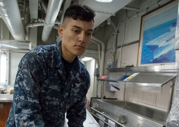 USS Bonhomme Richard (LHD 6) Stores Offload