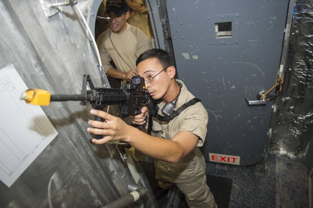 USS Coronado (LCS 4) sailors conduct VBSS training