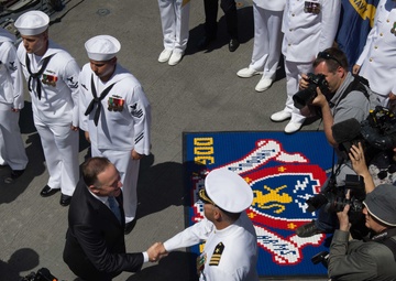 NZ Prime Minister visits USS Sampson