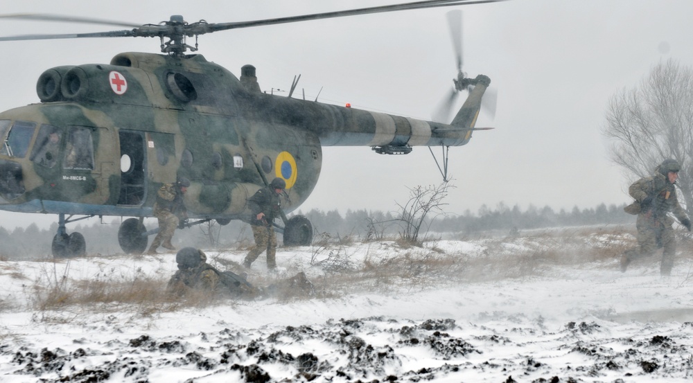 Ukrainian Soldiers conduct air assault training