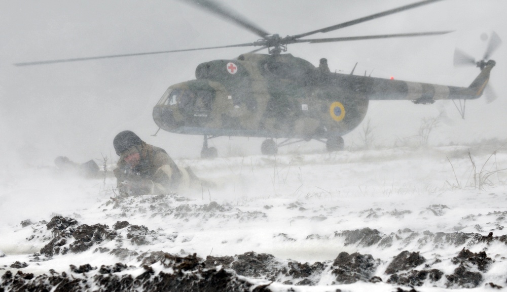 Ukrainian Soldiers conduct air assault training